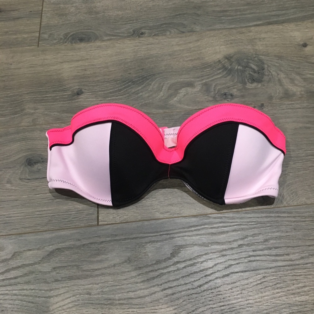 Removable strap bikini top